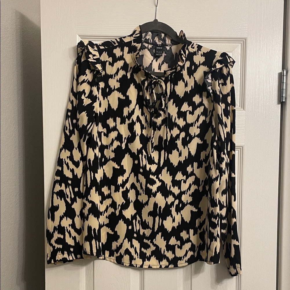 SHEIN Abstract Black & Cream Tie-Neck Blouse – Size Large – New